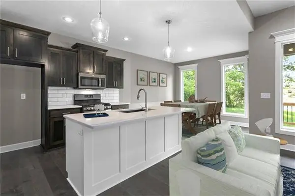 903 NW Crestwood DR, Grain Valley, MO 64029