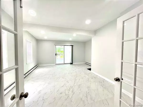 15745 ROSEMONT Avenue, Detroit, MI 48223