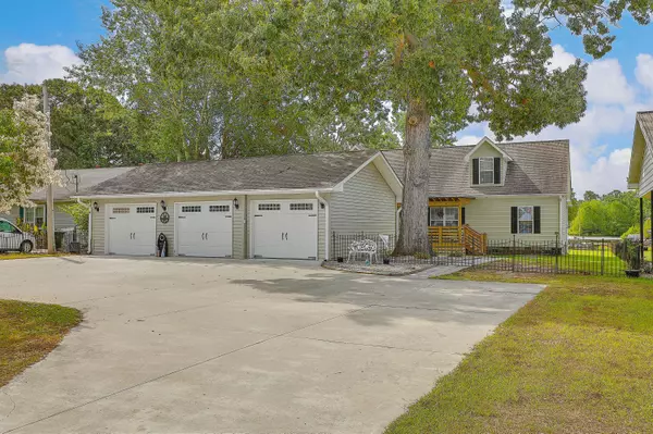 107 Mourning Dove Drive, Bonneau, SC 29431