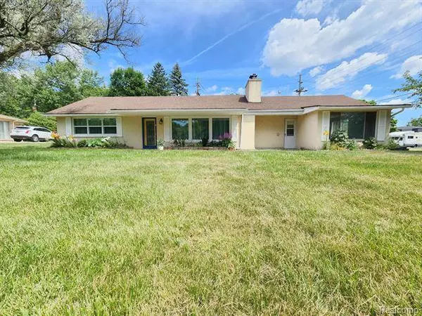 21195 HARRINGTON Street, Clinton Twp, MI 48036