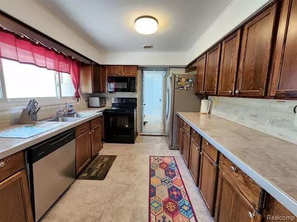 21195 HARRINGTON Street, Clinton Twp, MI 48036