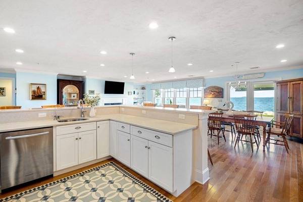 60 Robbins Rd #13, Plymouth, MA 02360