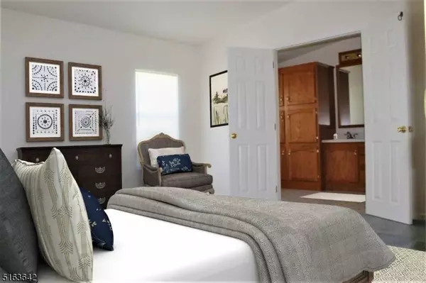 8 Rosewood Terrace, White Twp., NJ 07823