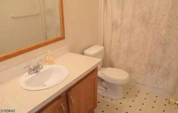 8 Rosewood Terrace, White Twp., NJ 07823