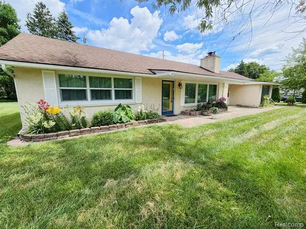 21195 HARRINGTON Street, Clinton Twp, MI 48036