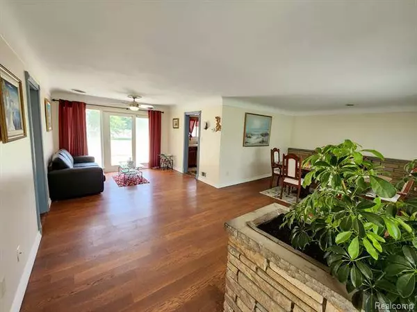 21195 HARRINGTON Street, Clinton Twp, MI 48036