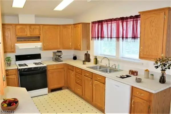 8 Rosewood Terrace, White Twp., NJ 07823