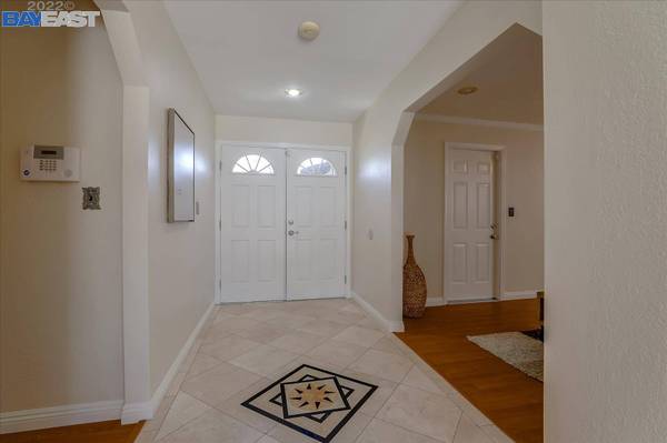 5269 Bristol Pl, Newark, CA 94560