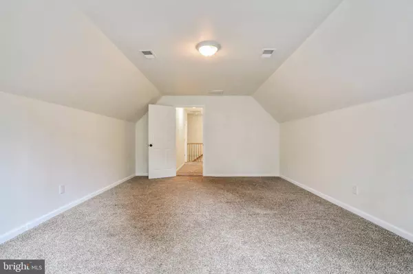 1814 CROSSROAD SCHOOL RD, Hedgesville, WV 25427