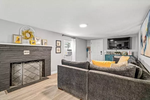 23 Shore Dr., Dracut, MA 01826