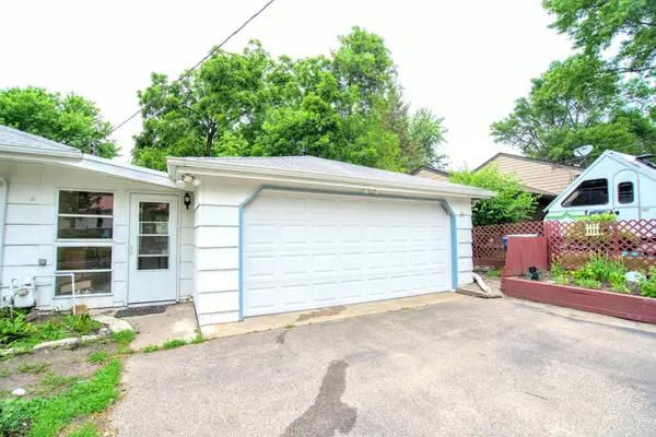 2548 Westview TER, Minnetonka, MN 55305