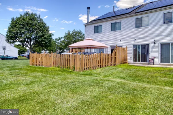 2 NUTMEG DR, Lumberton, NJ 08048