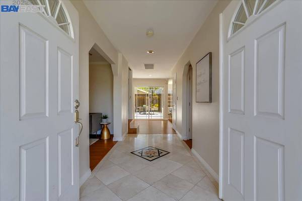 5269 Bristol Pl, Newark, CA 94560