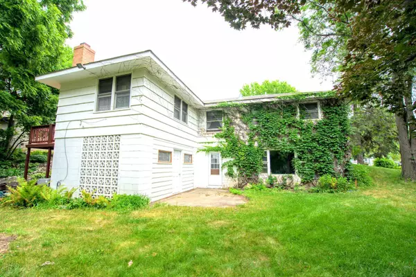 2548 Westview TER, Minnetonka, MN 55305