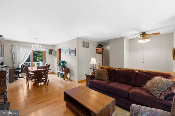 4210 WOLF HILL DR, Hampstead, MD 21074