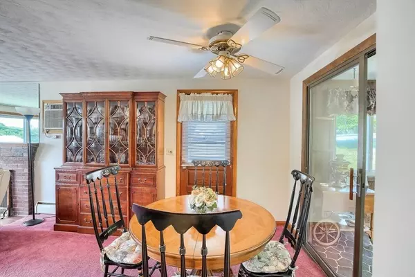 4 Woodcliff Rd, Holbrook, MA 02343