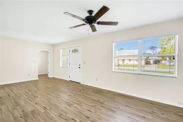 937 SHORECREST AVE, Deltona, FL 32725