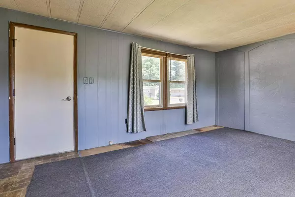 9 Nottingwood LN, Merrimack, NH 03054