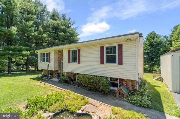 4210 WOLF HILL DR, Hampstead, MD 21074