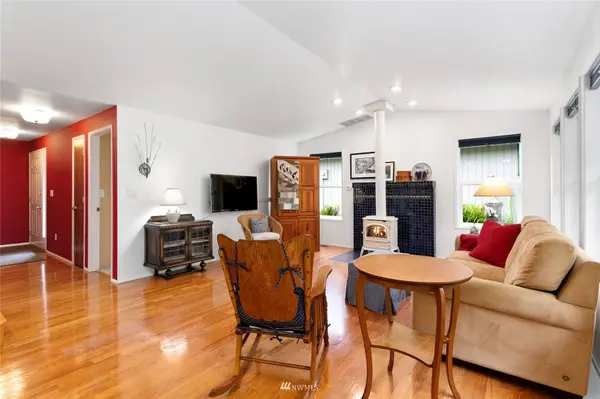 1804 Silver Beach RD, Bellingham, WA 98229