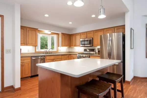 7871 Ranchview LN N, Maple Grove, MN 55311