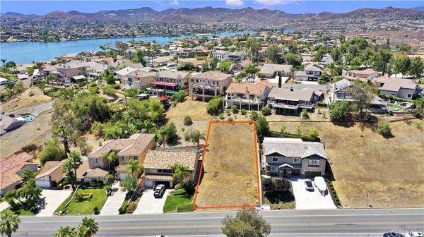 22161 Vacation DR, Canyon Lake, CA 92587