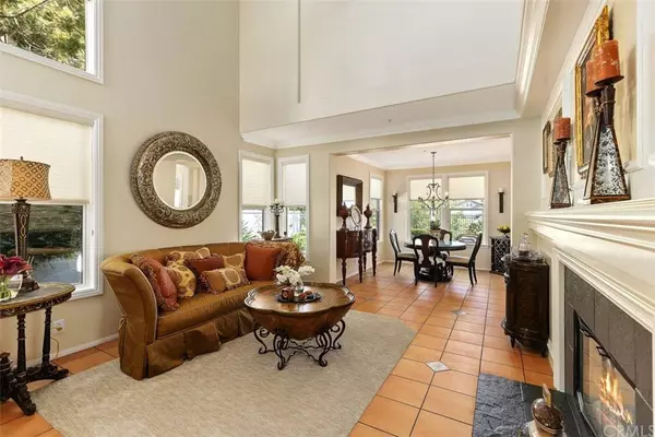 12 Foxtail LN, Rancho Santa Margarita, CA 92679