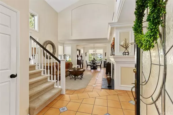 12 Foxtail LN, Rancho Santa Margarita, CA 92679