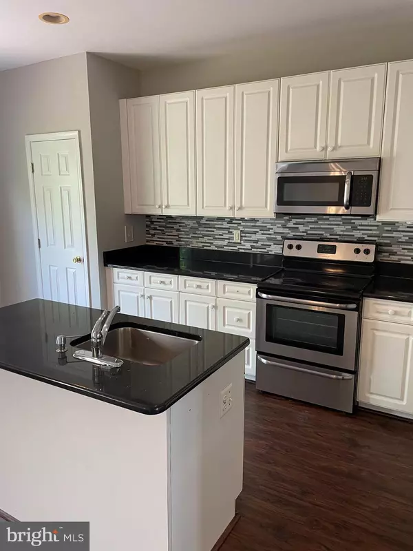 64 BUCKINGHAM PL, Cherry Hill, NJ 08003