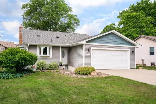 7871 Ranchview LN N, Maple Grove, MN 55311