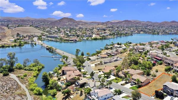 22161 Vacation DR, Canyon Lake, CA 92587