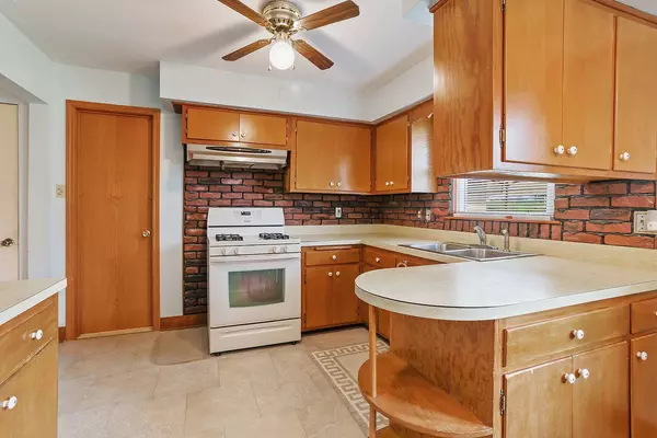 925 Maryville DR, Lockport, IL 60441