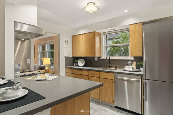 9248 Evanston AVE N, Seattle, WA 98103