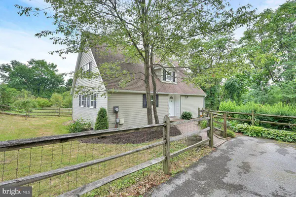 1 FOX CHASE DR, Harrisburg, PA 17111