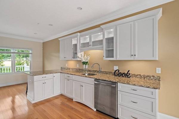 60 Robbins Rd #25, Plymouth, MA 02360