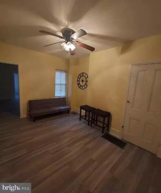 910 N PINE ST, Wilmington, DE 19801