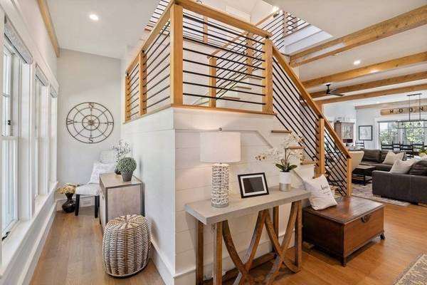 12 Inlet Ln, Falmouth, MA 02536