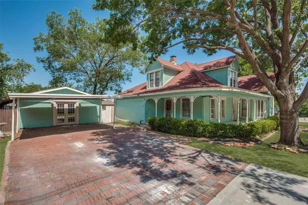 306 Austin Street, Grapevine, TX 76051