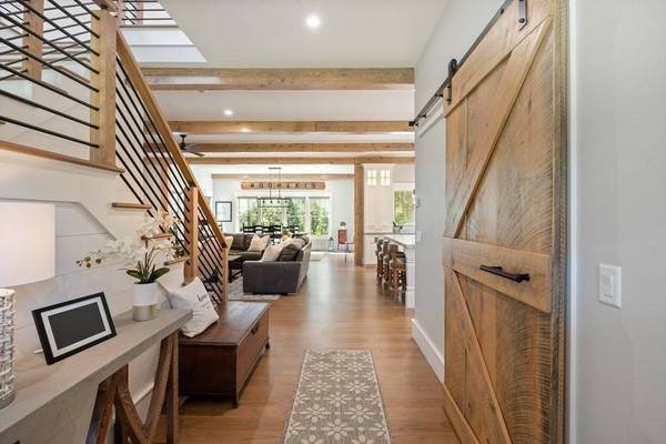 12 Inlet Ln, Falmouth, MA 02536