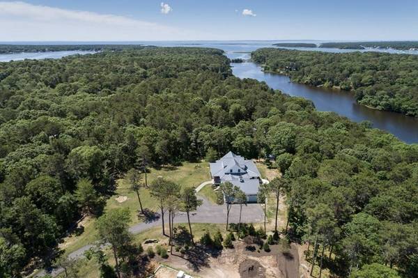 12 Inlet Ln, Falmouth, MA 02536