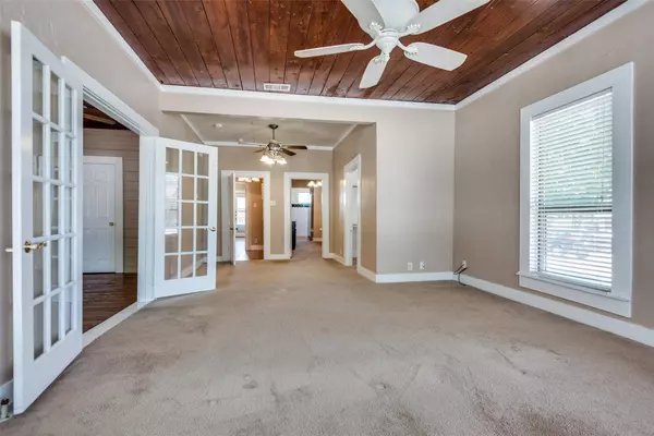 306 Austin Street, Grapevine, TX 76051