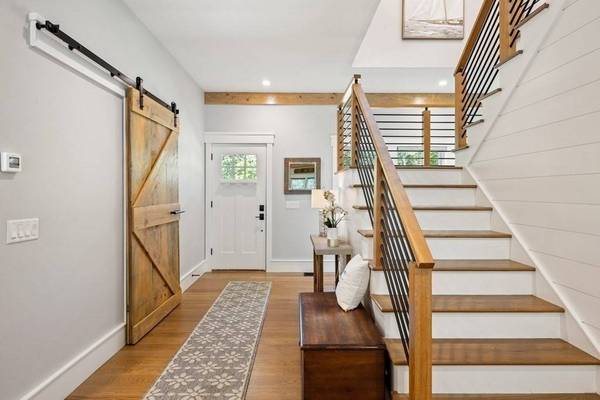 12 Inlet Ln, Falmouth, MA 02536