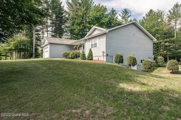 103 Apple  LN, Broadalbin, NY 12025