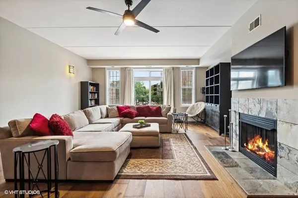 1903 W Diversey Parkway #202, Chicago, IL 60614