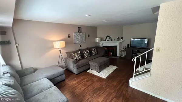 2203 GREENWOOD DR, Lindenwold, NJ 08021