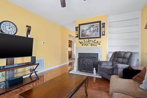 134 N Cavalcade Cir, Oak Grove, KY 42262