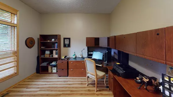 11140 Lake Point DR, Chisago City, MN 55013