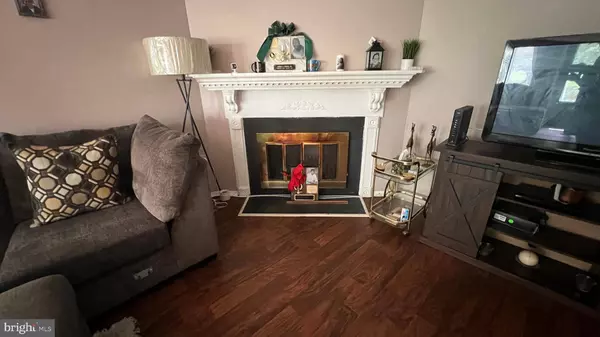 2203 GREENWOOD DR, Lindenwold, NJ 08021