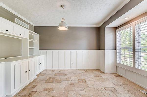 9428 Shadow Rock CIR, Zionsville, IN 46077