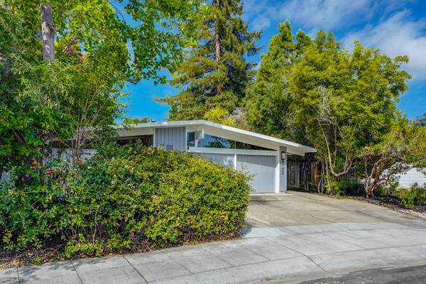 4100 Mackay Dr, Palo Alto, CA 94306